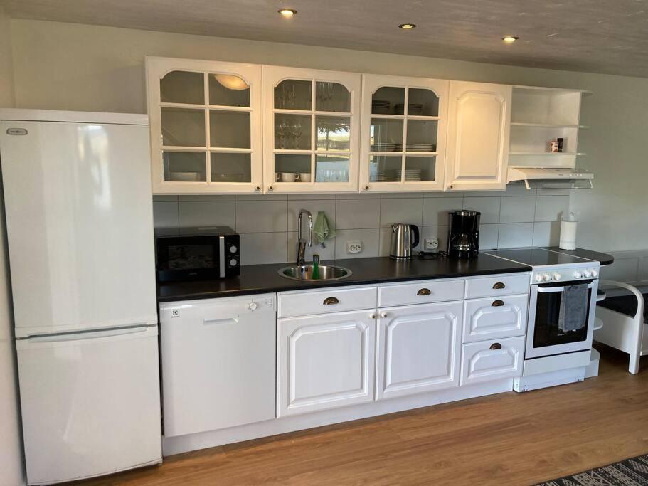 Fin Laegenhet Mitt Pa Bjaerehalvoen Apartamento Båstad Exterior foto